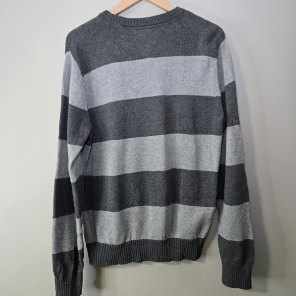 Tommy Hilfiger Men's Medium 💯 Cotton Gray Striped Sweater - Picture 3 of 10